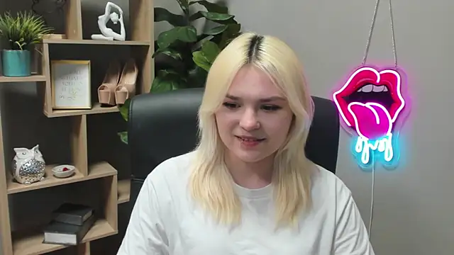 SweetLilyxo online show from March 10, 2:32 pm