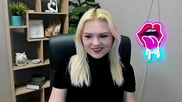 SweetLilyxo online show from April 2, 1:29 pm