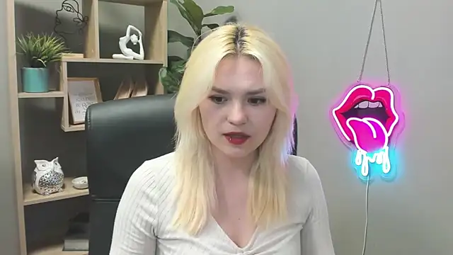 SweetLilyxo online show from April 14, 6:29 am