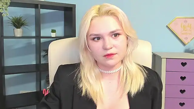 SweetLilyxo online show from February 14, 2:50 pm