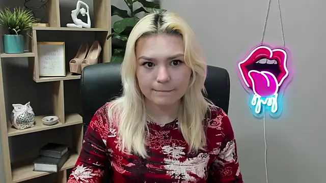 SweetLilyxo online show from March 13, 7:24 am