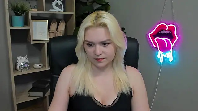 SweetLilyxo online show from March 30, 6:26 am