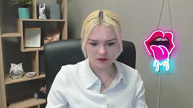 SweetLilyxo online show from February 27, 2:39 pm