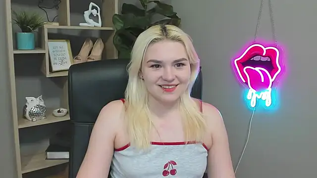 SweetLilyxo online show from April 11, 6:32 am