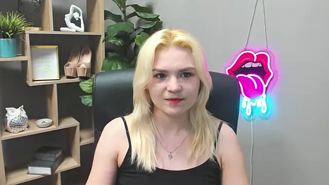 SweetLilyxo online show from March 25, 7:30 am