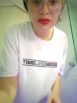 Snapshot of Artt_Juli chatting on February 13, 4:51 pm Artt Juli online show from February 13, 4:51 pm