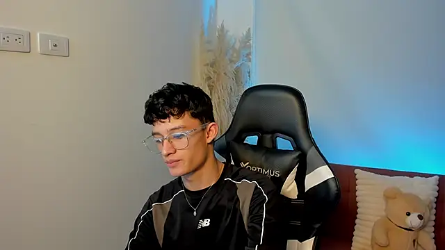 Patrick Howland  online show from March 5, 3:36 am