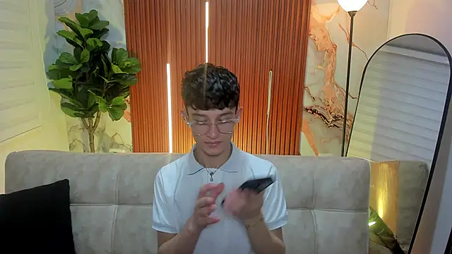 Patrick Howland  online show from March 17, 3:42 am