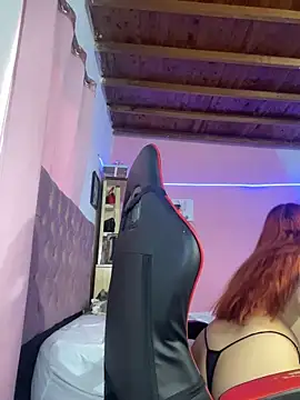 Snapshot of RedHotDoll chatting on February 22, 3:24 pm RedHotDoll online show from February 22, 3:24 pm