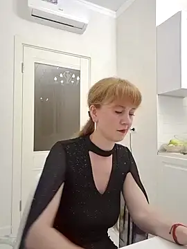 LanaBananaa  online show from April 9, 7:20 pm