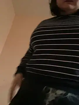 Snapshot of AngelKiras chatting on February 13, 6:13 am AngelKiras online show from February 13, 6:13 am