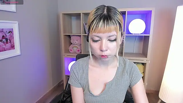 Laukyubey1 online show from April 15, 10:21 pm