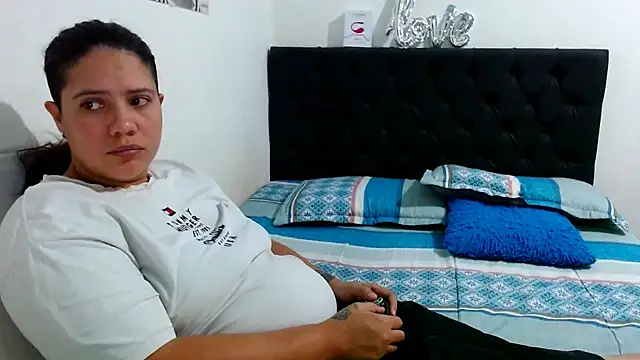 suzy paz online show from March 28, 10:00 pm