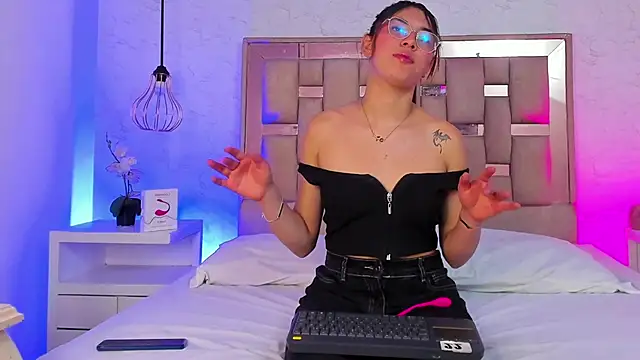 ChloeSteele online show from February 12, 4:45 am