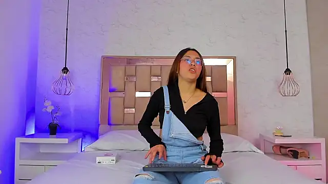 ChloeSteele online show from February 10, 4:11 am