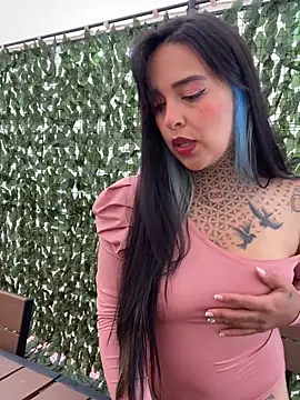 Snapshot of Annie_Alicee chatting on February 14, 3:23 pm Annie Alicee online show from February 14, 3:23 pm