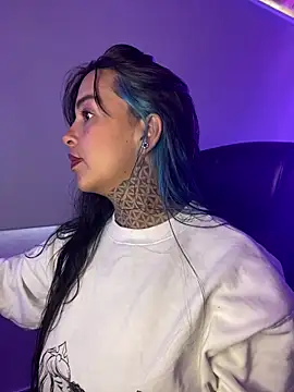 Annie Alicee online show from March 10, 1:48 pm