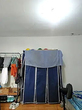 thom 1 online show from May 14, 5:32 pm