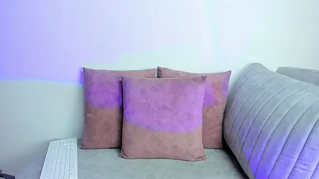 PamelaQueen  online show from April 8, 5:47 pm