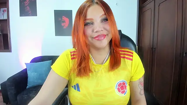 Snapshot of PamelaQueen_ chatting on June 27, 8:15 pm PamelaQueen online show from June 27, 8:15 pm