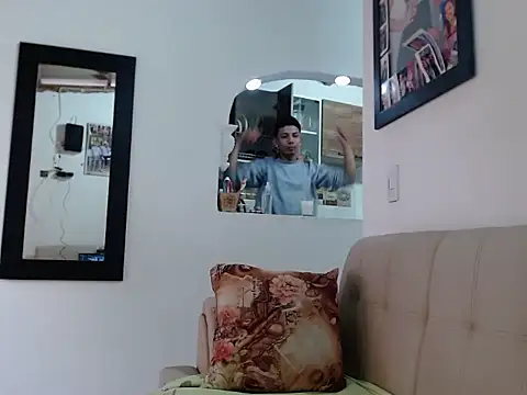 Snapshot of waner_thom chatting on February 6, 9:55 pm waner thom online show from February 6, 9:55 pm