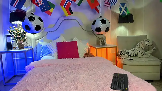 niicole garner online show from June 17, 4:39 pm