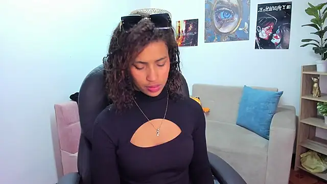 MoonRose   online show from April 4, 4:13 pm