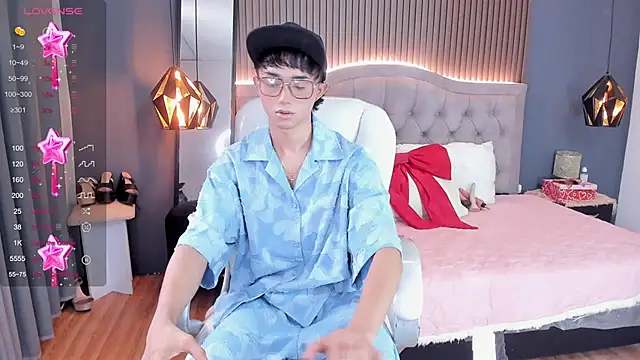 Snapshot of Noa_03 chatting on May 27, 6:15 pm Noa 03 online show from May 27, 6:15 pm