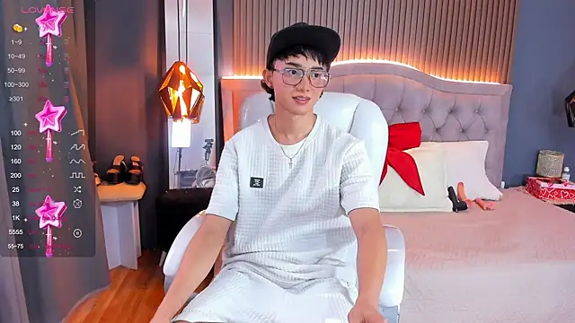 Snapshot of Noa_03 chatting on June 1, 6:18 pm Noa 03 online show from June 1, 6:18 pm