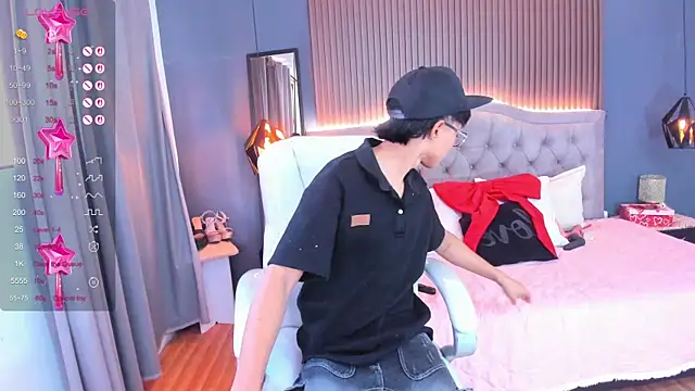 Snapshot of Noa_03 chatting on May 15, 5:55 pm Noa 03 online show from May 15, 5:55 pm