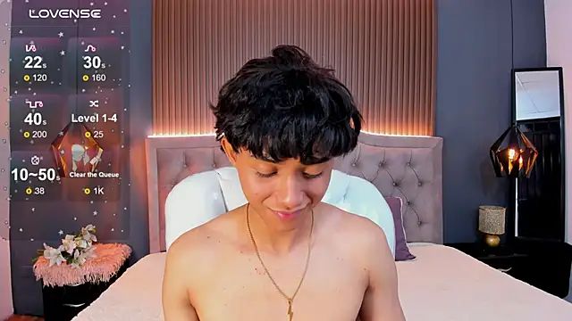 Snapshot of Noa_03 chatting on February 5, 1:29 pm Noa 03 online show from February 5, 1:29 pm