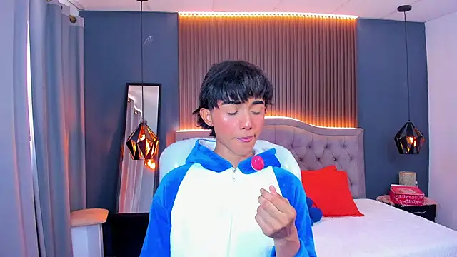 Noa 03 online show from March 16, 6:54 pm