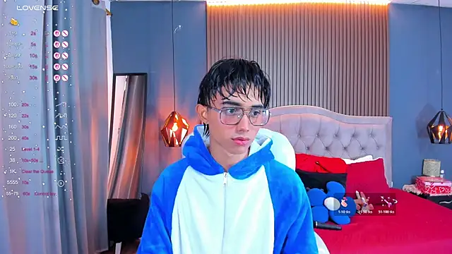 Noa 03 online show from April 17, 1:36 pm