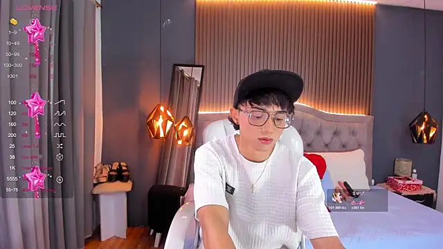 Snapshot of Noa_03 chatting on May 28, 6:14 pm Noa 03 online show from May 28, 6:14 pm
