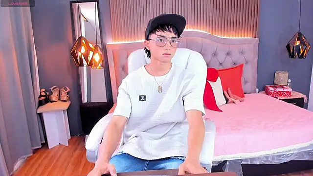 Snapshot of Noa_03 chatting on May 23, 6:07 pm Noa 03 online show from May 23, 6:07 pm