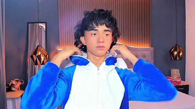 Noa 03 online show from March 23, 6:19 pm