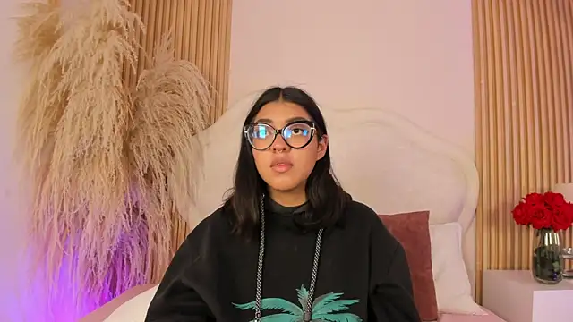 rebeca taylor online show from April 18, 3:25 pm