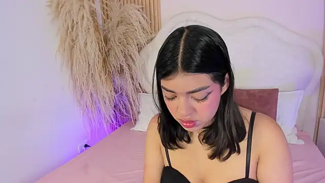 rebeca taylor online show from April 16, 3:07 am