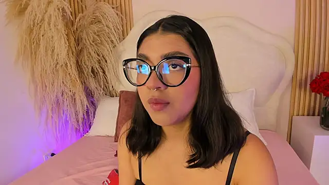 rebeca taylor online show from April 18, 3:20 am