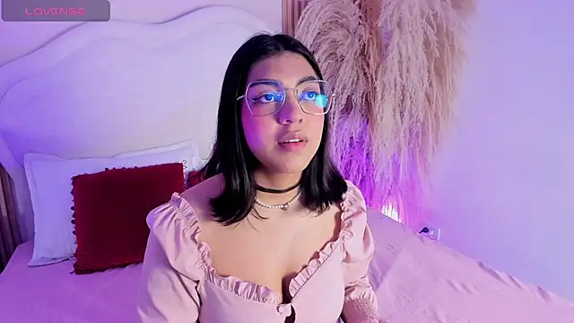 rebeca taylor online show from February 17, 3:15 am