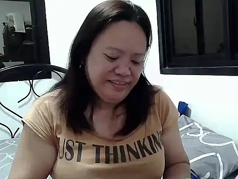 yummychubby29 online show from May 5, 12:41 pm