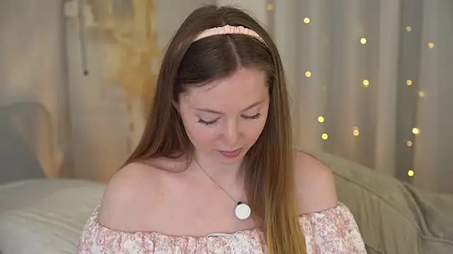 moan elisa online show from May 2, 3:56 am