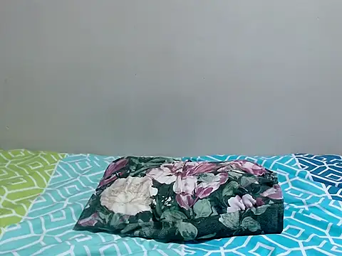 MzCoco online show from February 17, 6:27 pm