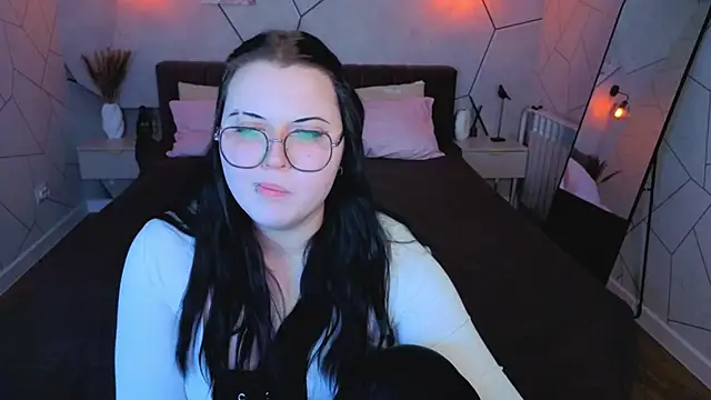 Kira G0ld online show from May 27, 9:16 am