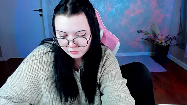 Kira G0ld online show from April 13, 9:24 am