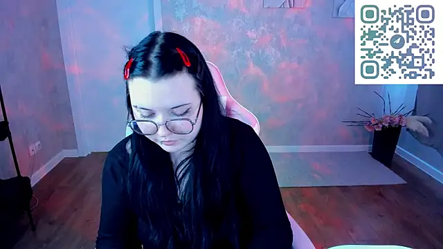 Kira G0ld online show from April 11, 7:45 am