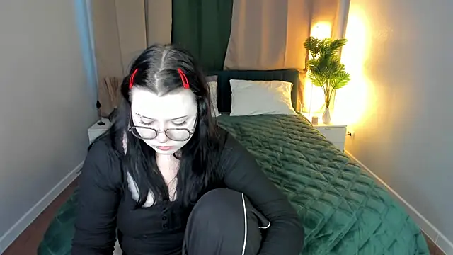 Kira G0ld online show from March 13, 1:10 am