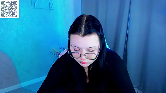 Kira G0ld online show from April 24, 9:11 am