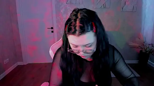 Kira G0ld online show from April 1, 1:08 am