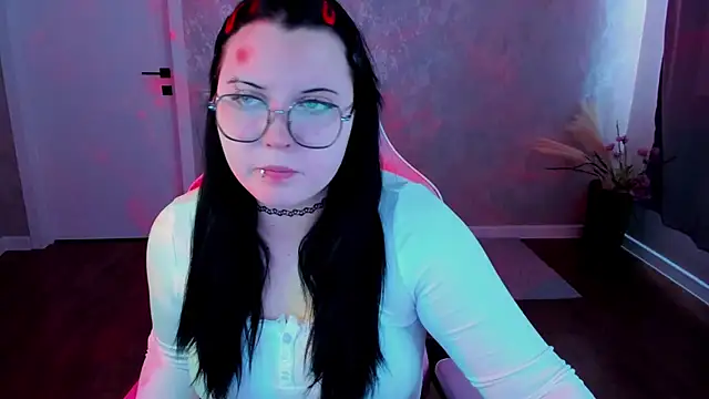 Kira G0ld online show from April 4, 1:01 am